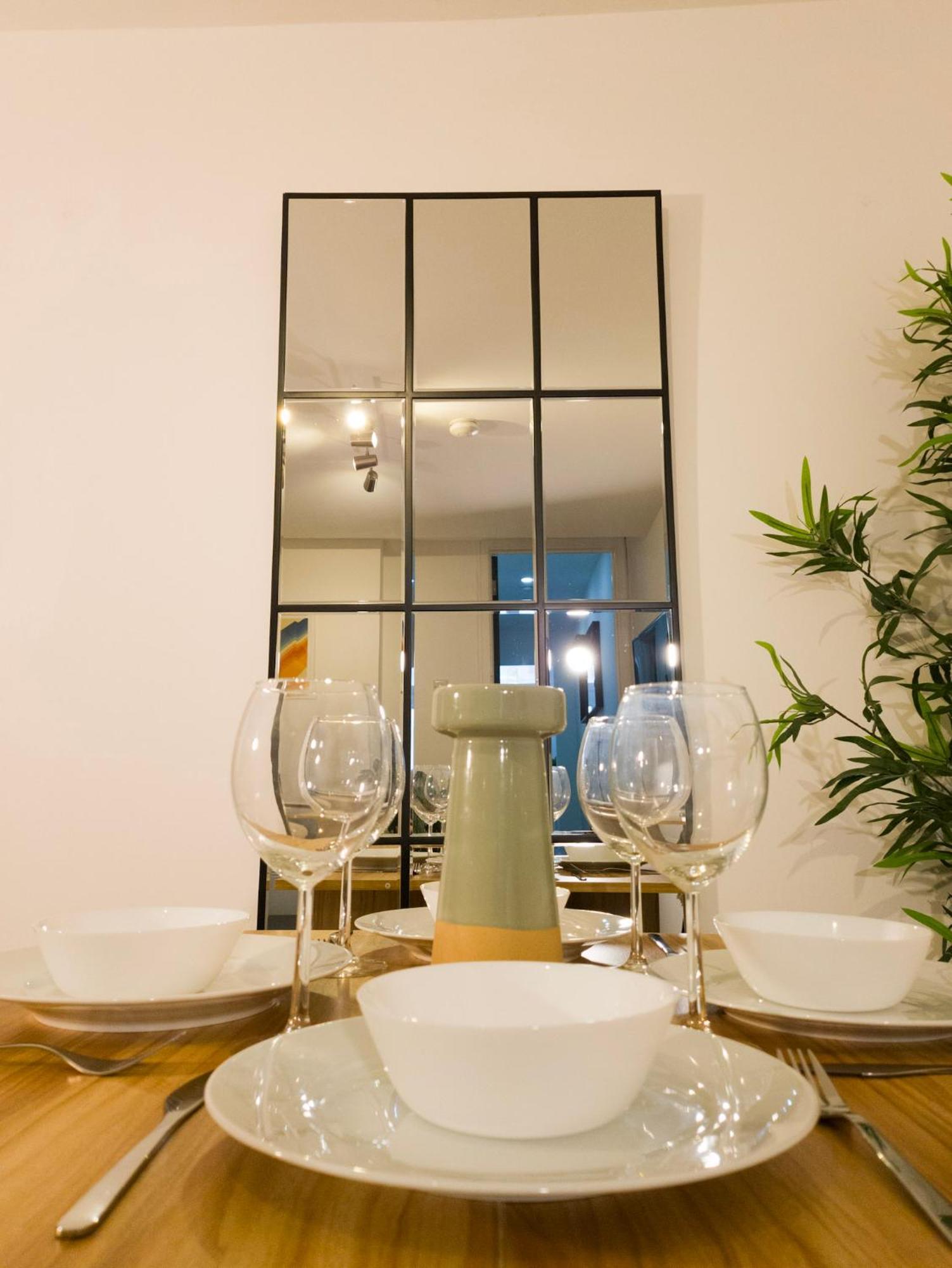 Plenty Of Parking Available; 3 Bedroom Apartment By Property Promise Cardiff Dış mekan fotoğraf