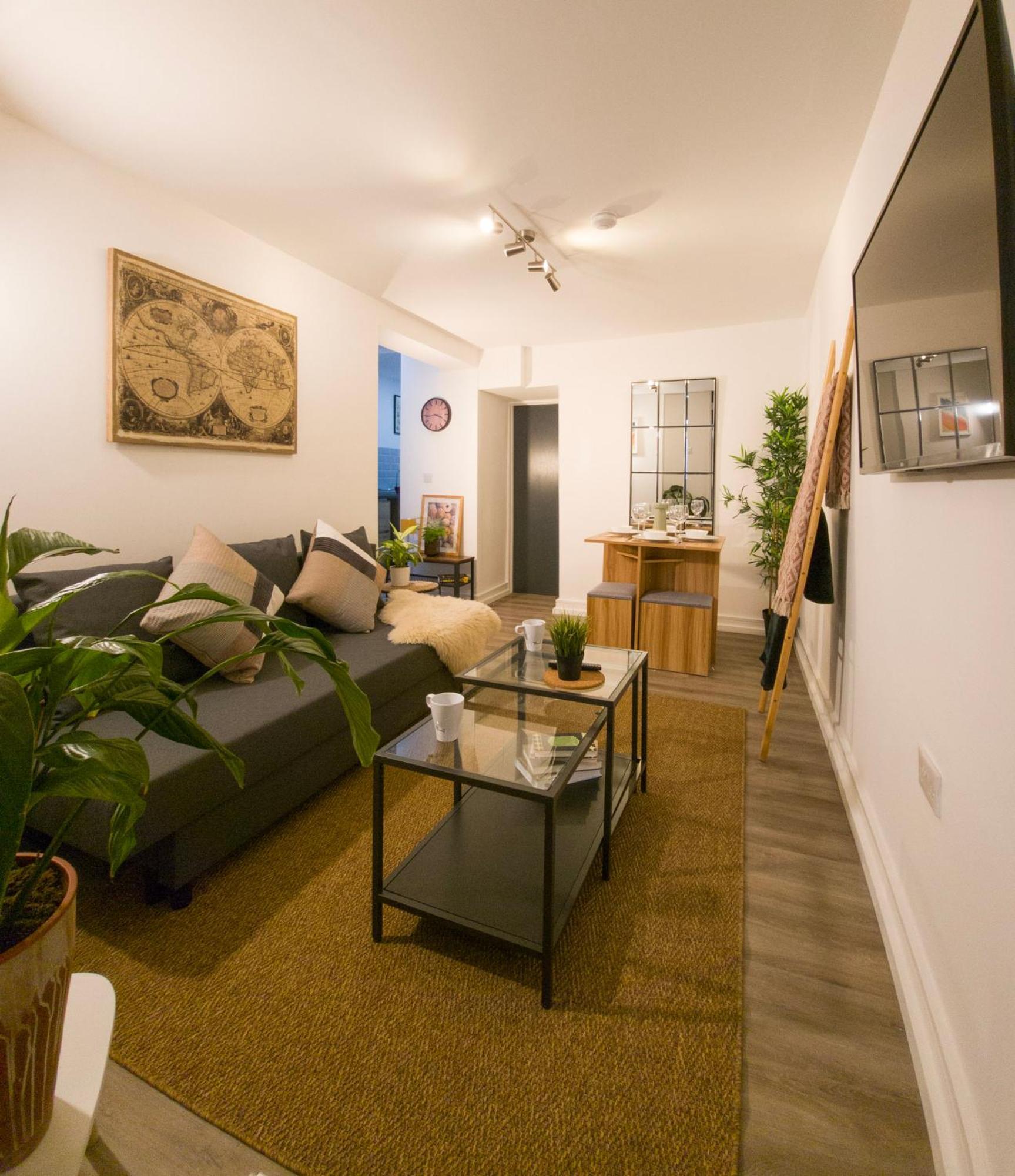 Plenty Of Parking Available; 3 Bedroom Apartment By Property Promise Cardiff Dış mekan fotoğraf