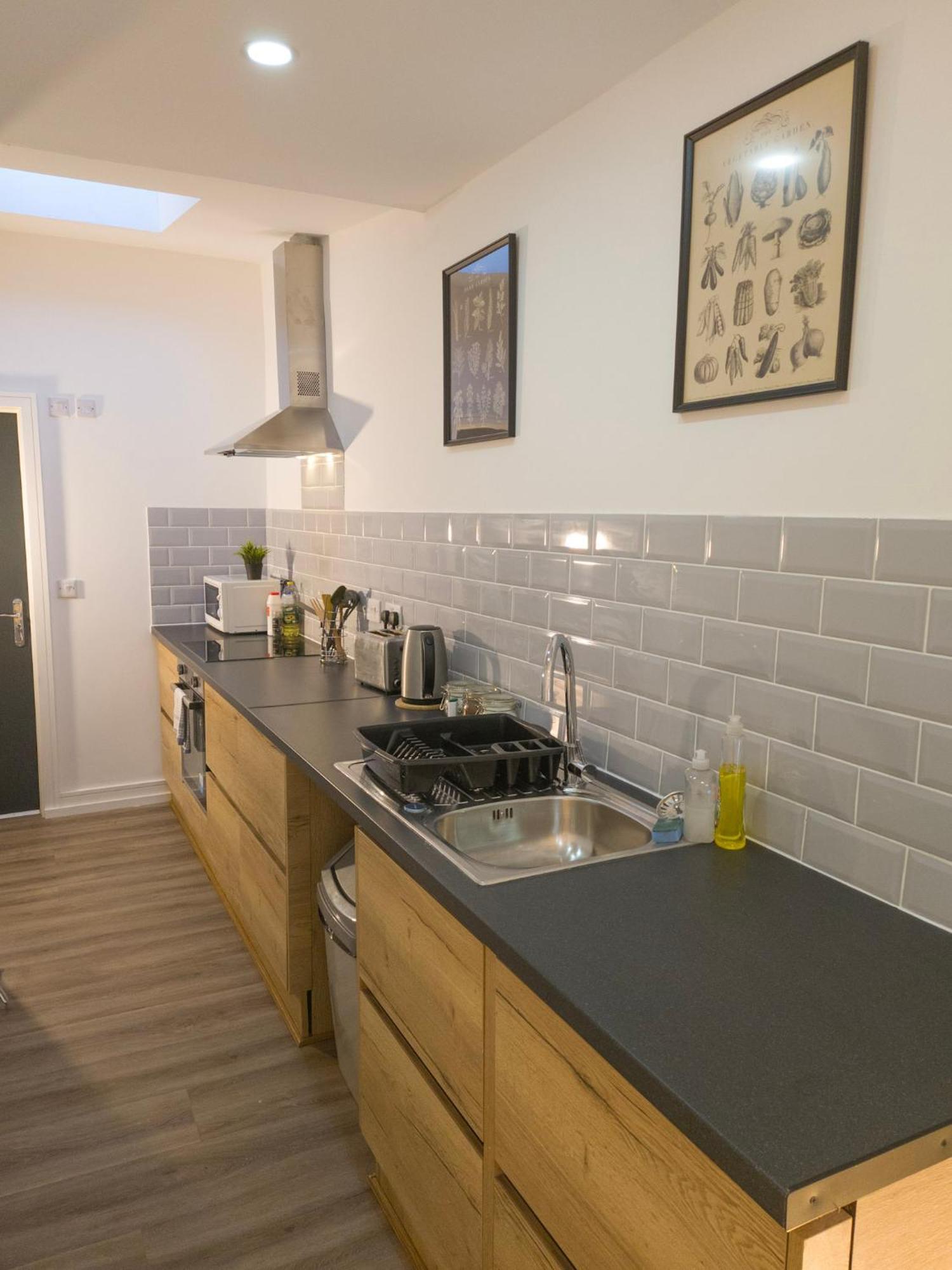 Plenty Of Parking Available; 3 Bedroom Apartment By Property Promise Cardiff Dış mekan fotoğraf