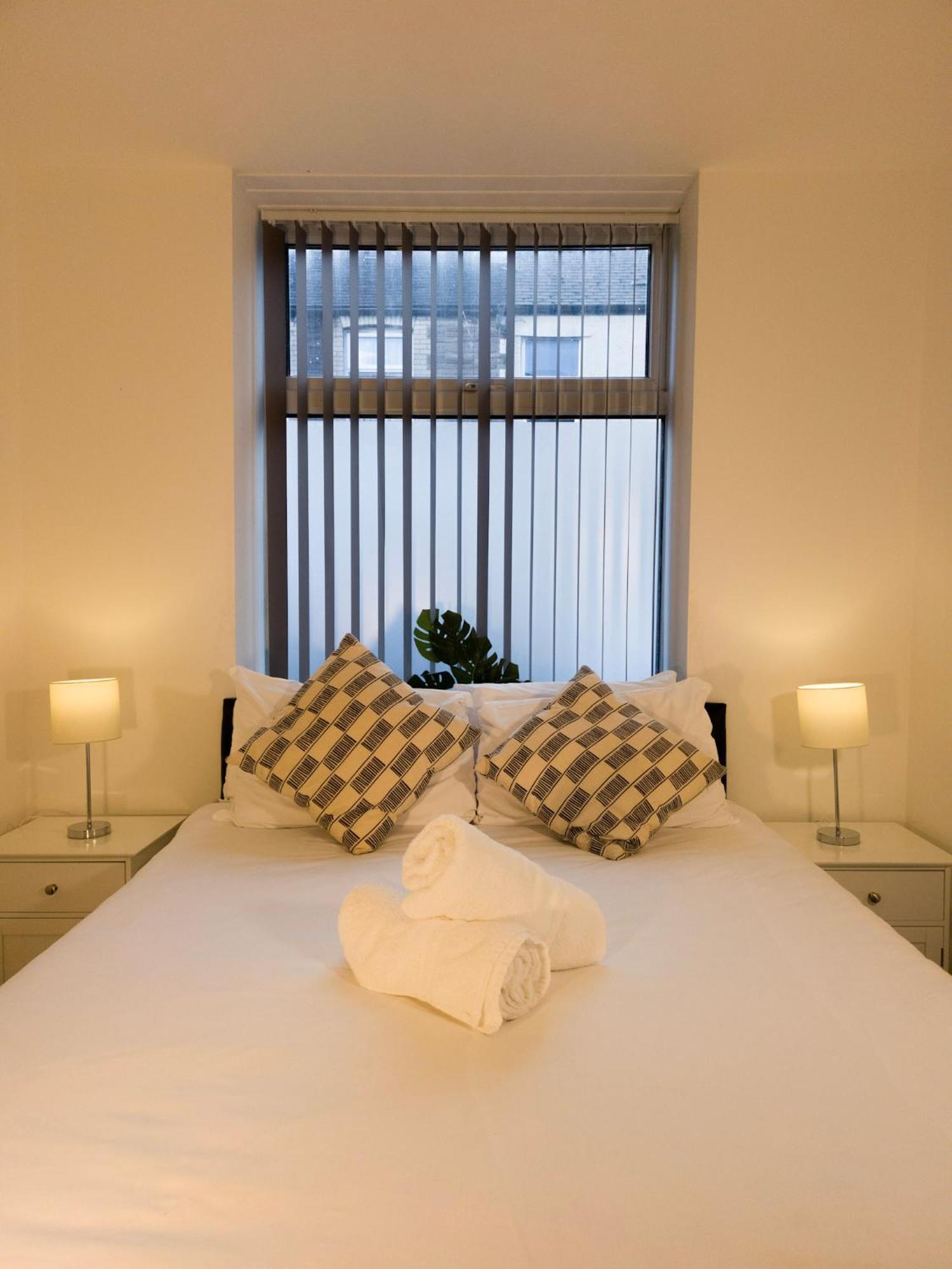 Plenty Of Parking Available; 3 Bedroom Apartment By Property Promise Cardiff Dış mekan fotoğraf