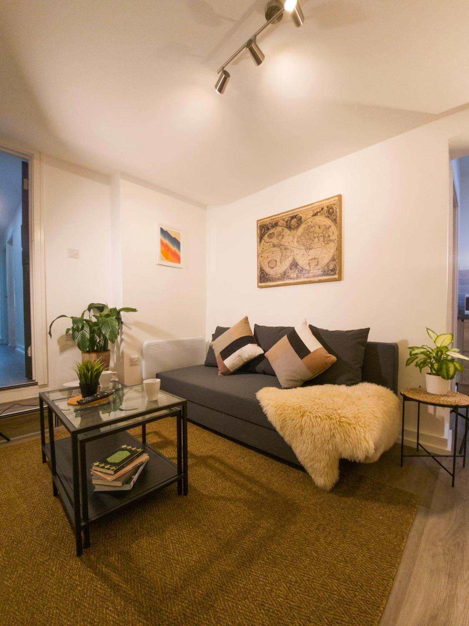 Plenty Of Parking Available; 3 Bedroom Apartment By Property Promise Cardiff Dış mekan fotoğraf