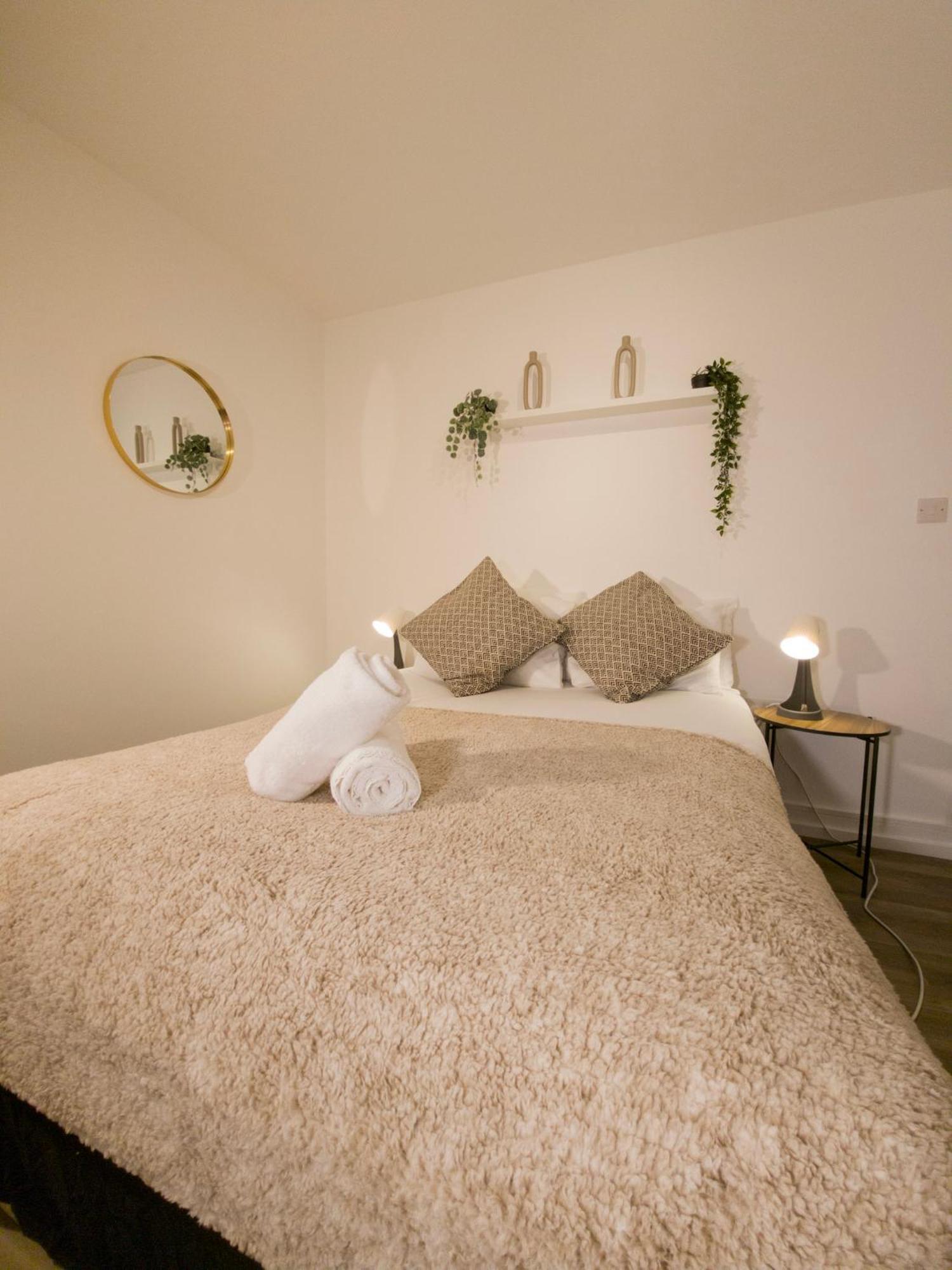 Plenty Of Parking Available; 3 Bedroom Apartment By Property Promise Cardiff Dış mekan fotoğraf