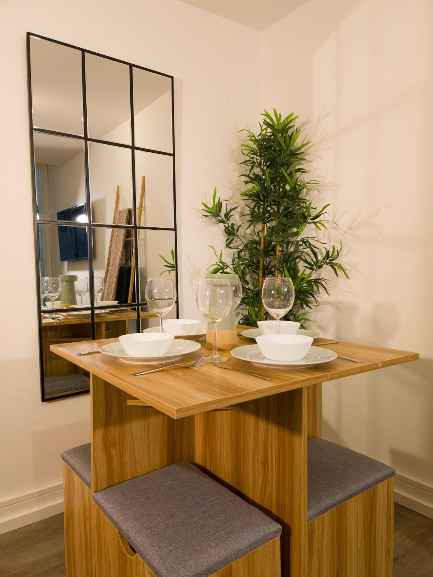 Plenty Of Parking Available; 3 Bedroom Apartment By Property Promise Cardiff Dış mekan fotoğraf