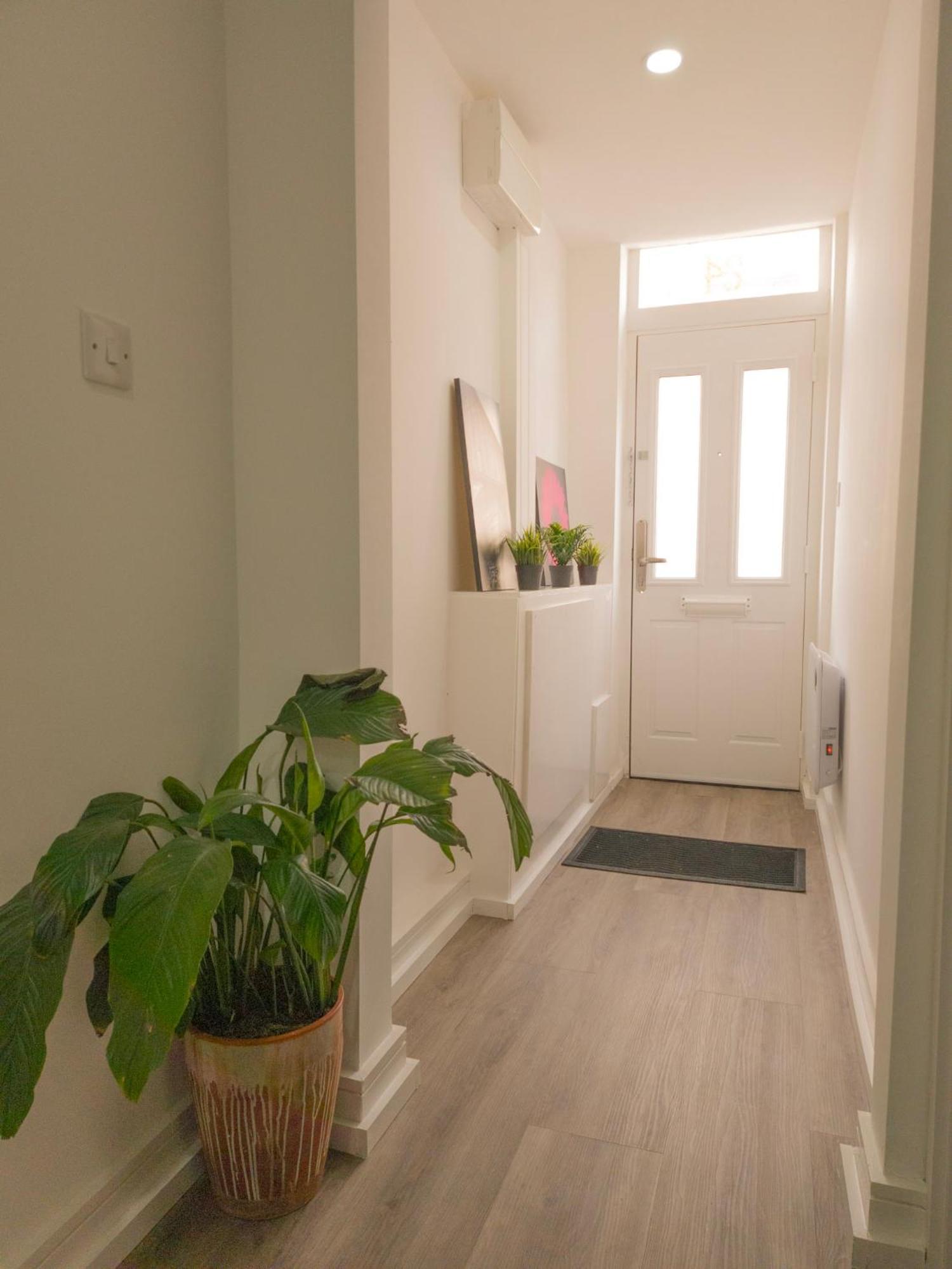 Plenty Of Parking Available; 3 Bedroom Apartment By Property Promise Cardiff Dış mekan fotoğraf