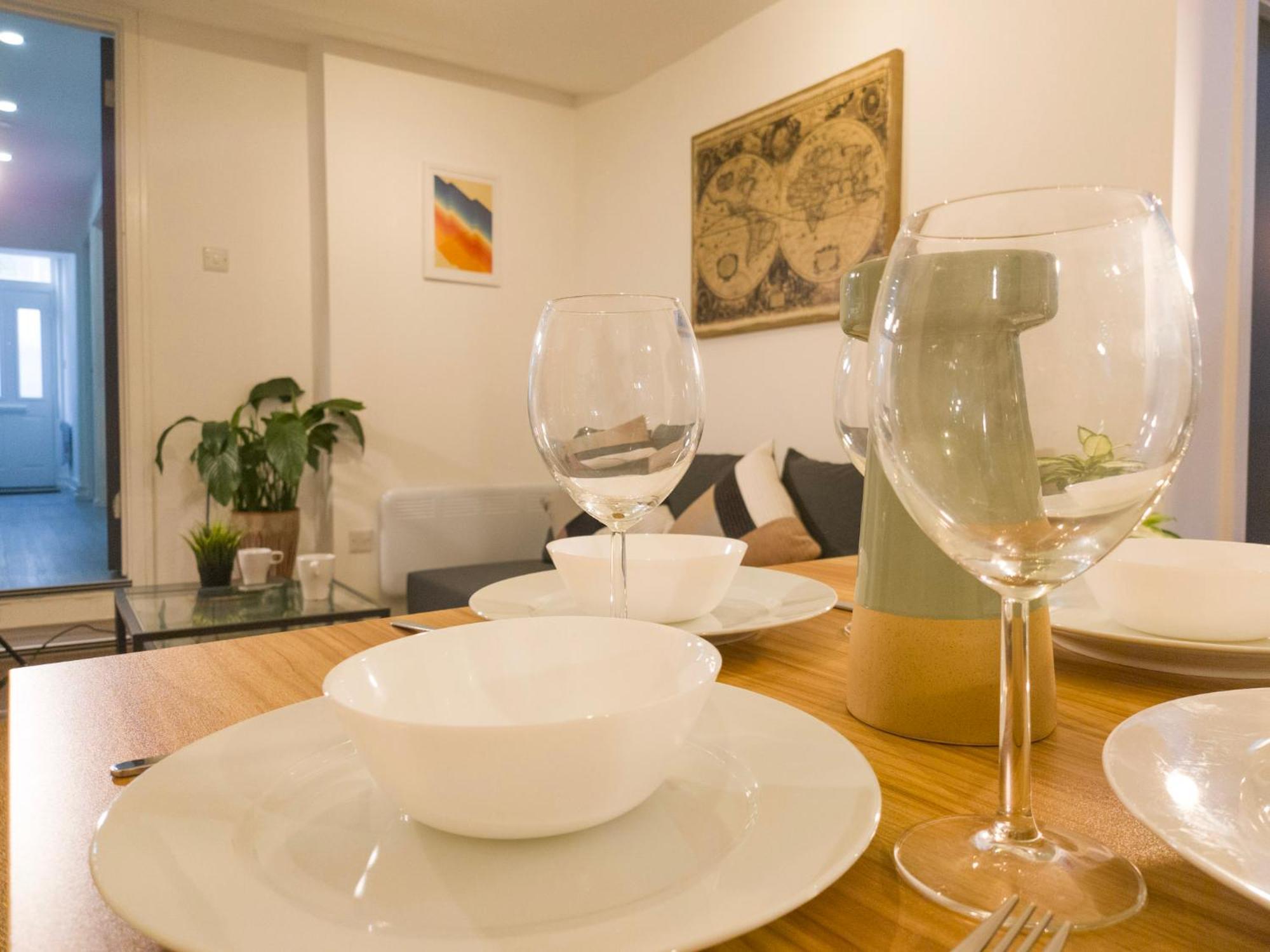 Plenty Of Parking Available; 3 Bedroom Apartment By Property Promise Cardiff Dış mekan fotoğraf