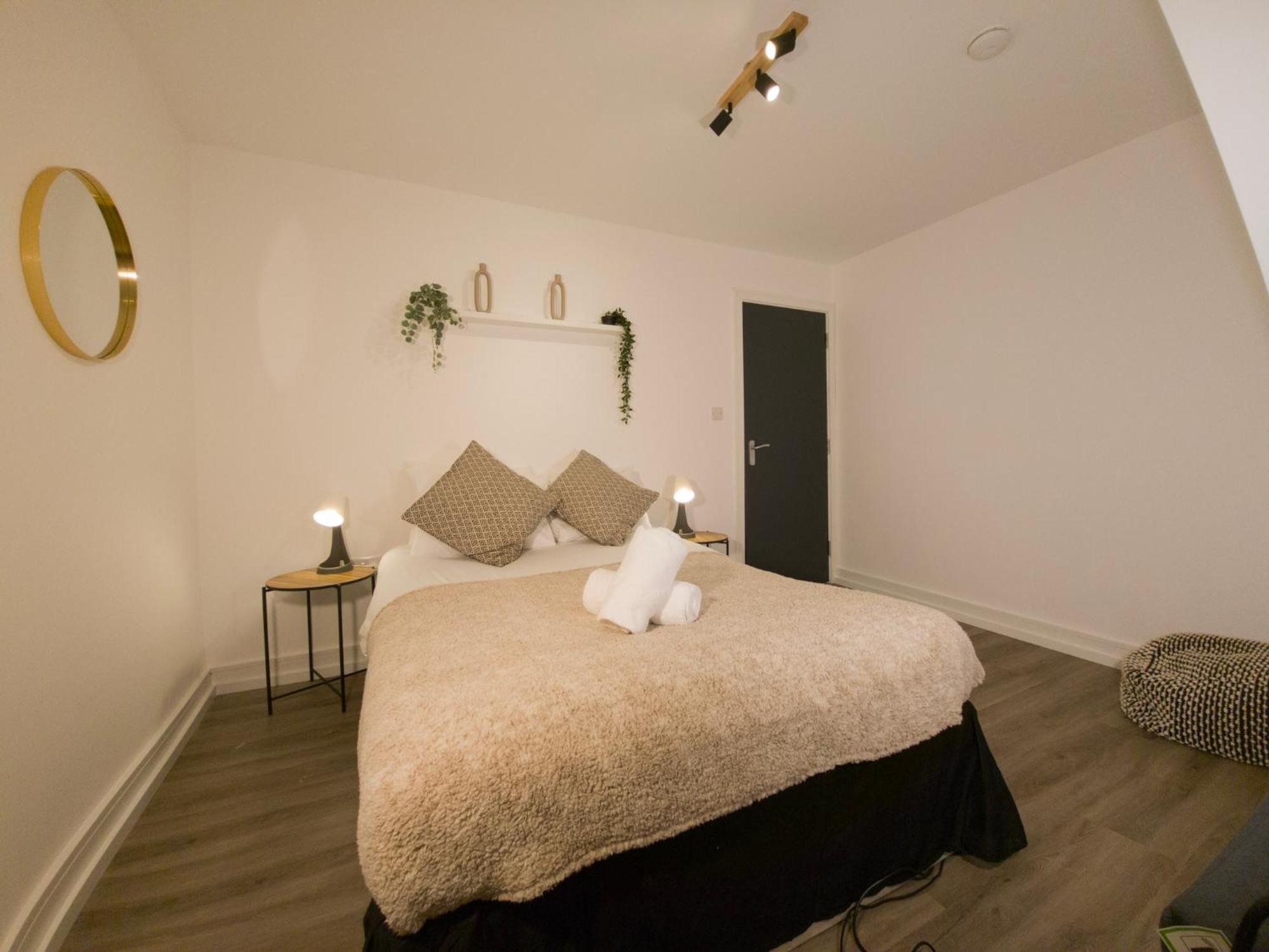 Plenty Of Parking Available; 3 Bedroom Apartment By Property Promise Cardiff Dış mekan fotoğraf